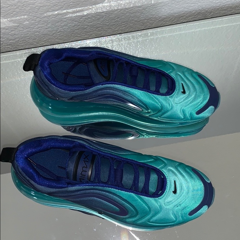 Authentic Nike air max 720 deep royal blue
